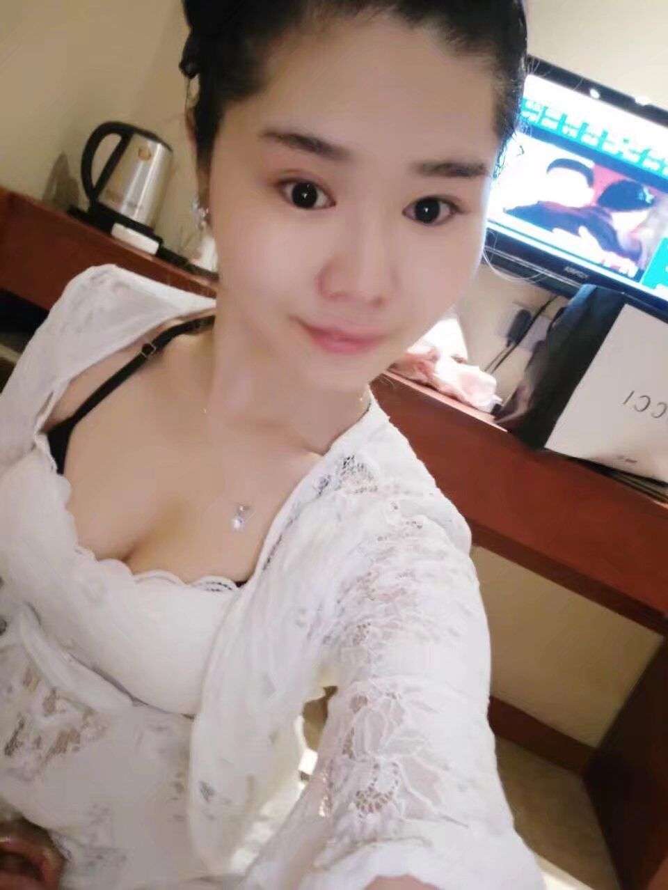 性感小猫咪，奶大B紧身材好，